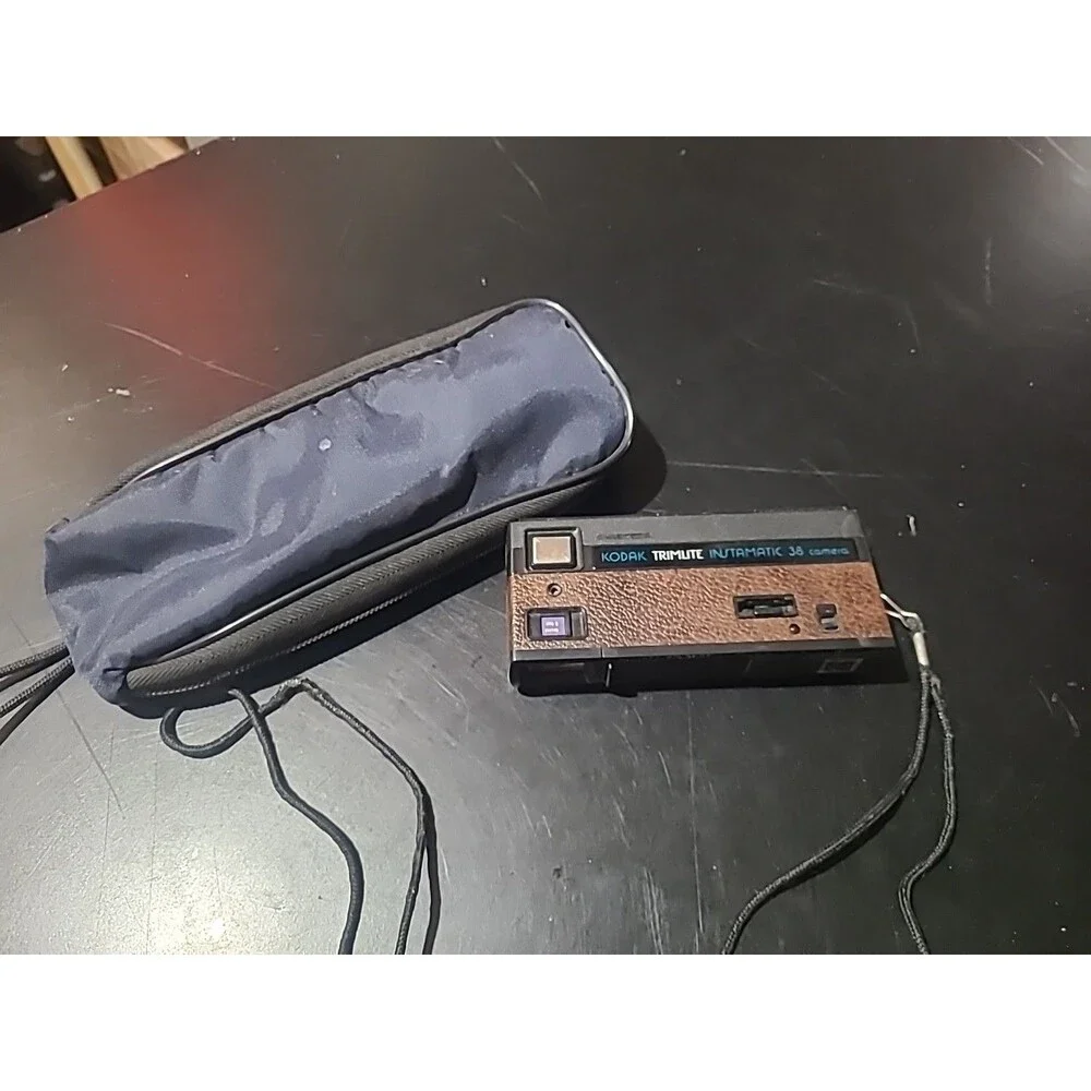 Kodak Trimlite Instamatic 38 Camera. untested. Camera and bag